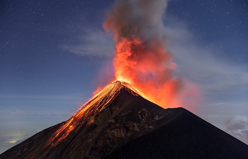 Vulcano erupting